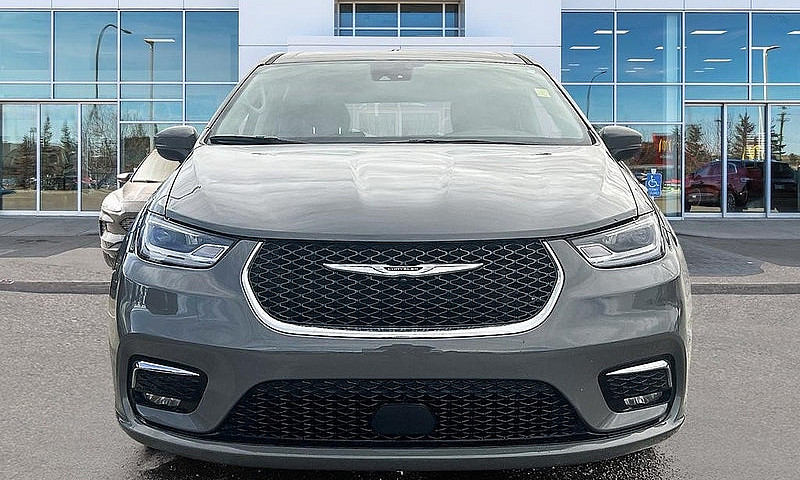 2023 Chrysler Pacifi...