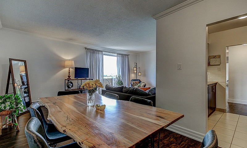 1868 Main Street W 2...