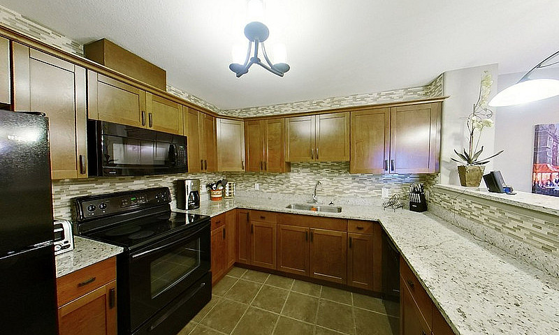 Luxury West Facing 8...