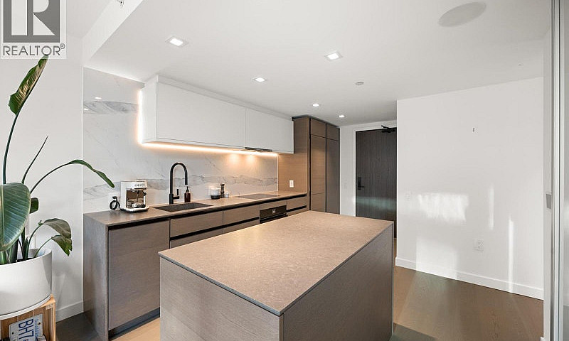 1404 620 Cardero Str...
