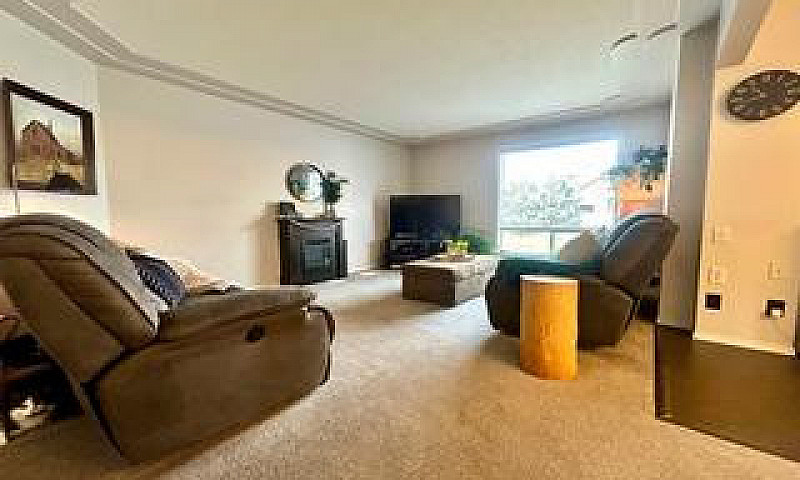 373 Oriole Way, Barr...