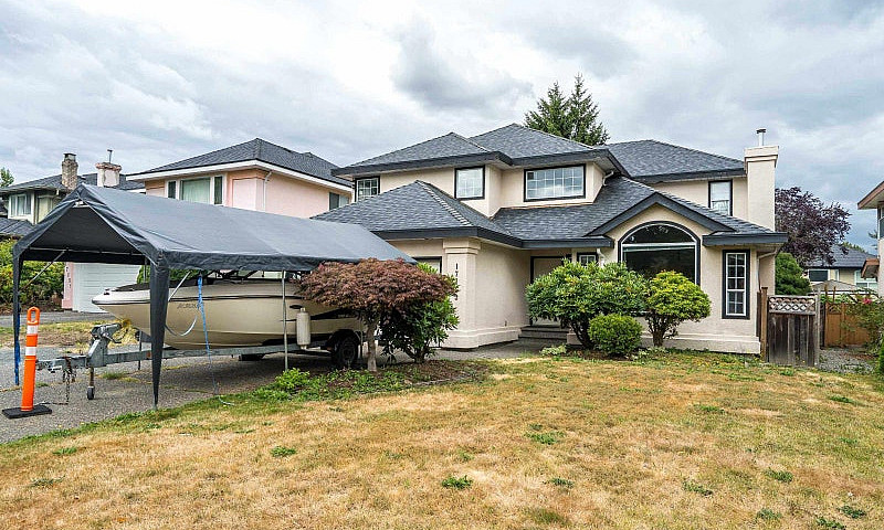 17163 102 Avenue Sur...