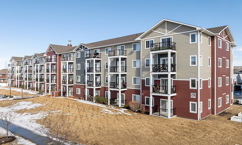 2 Bed 2 Bath Red Dee...