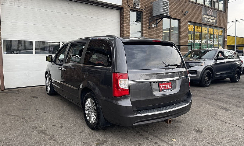 2015 Chrysler Town &...