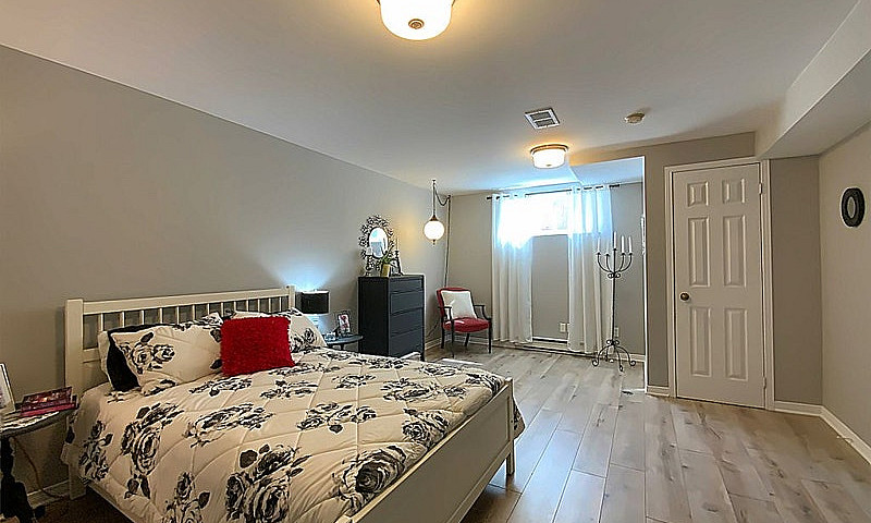 $524,400 - Semi-Deta...