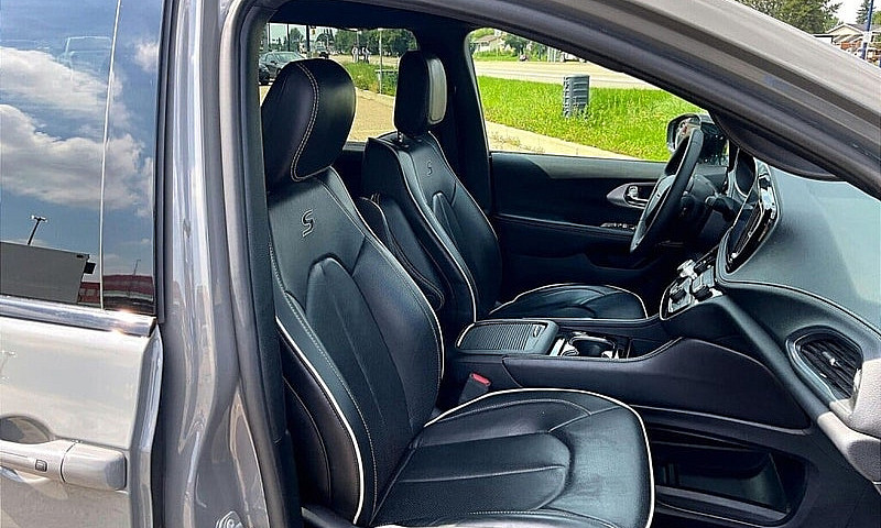 2025 Chrysler Pacifi...