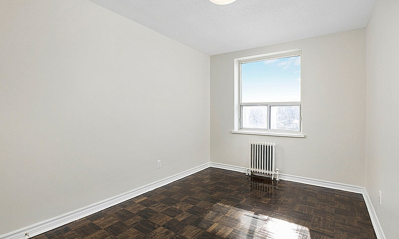 2 Bedrooms Apartment...