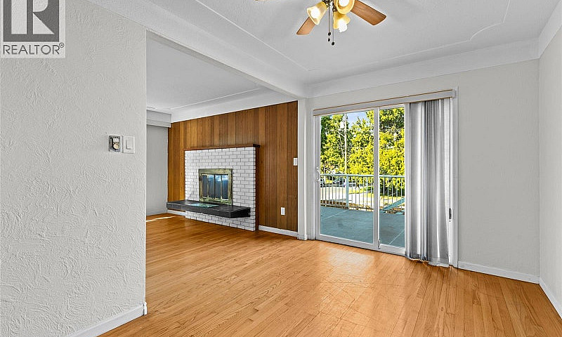 1575 Burton Ave Vict...