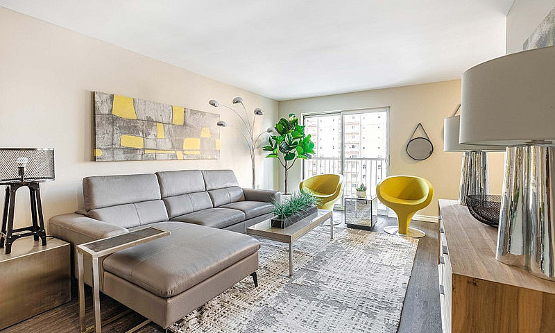 Spacious Modern 2 Be...