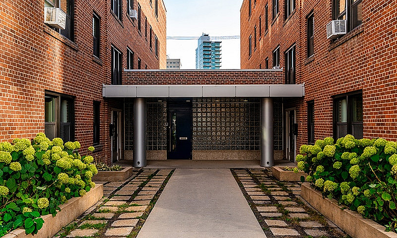 2Br Suite In Charact...