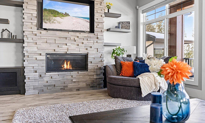36 4295 Old Clayburn...
