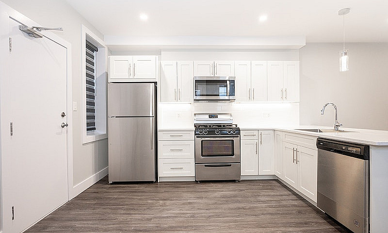 883 Grosvenor Avenue...
