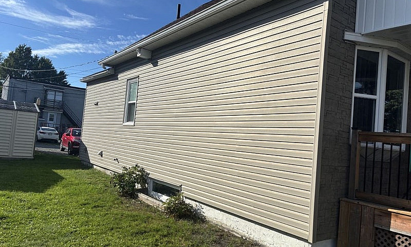 $368,000 - 1 1/2 Sto...