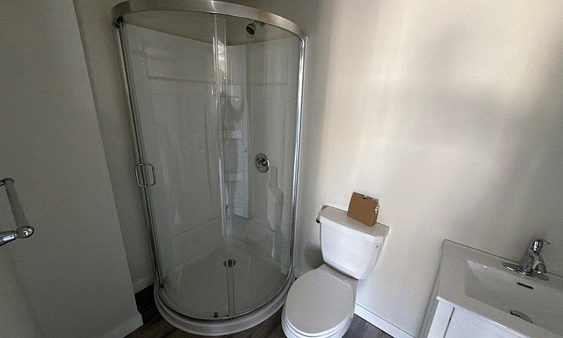 Bachelor Suite - Uni...