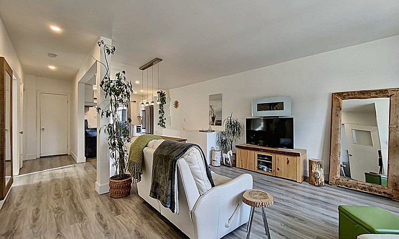 $579,000 - Semi-Deta...
