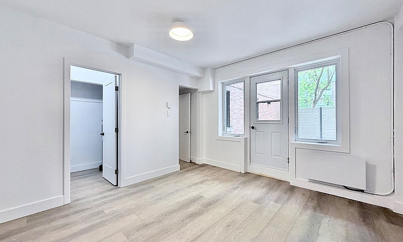 2 Bedrooms - 4 And H...