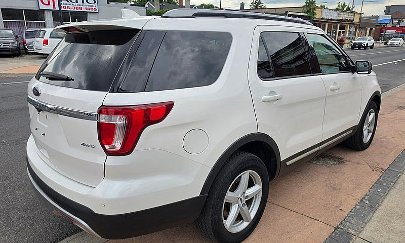 2017 Ford Explorer X...