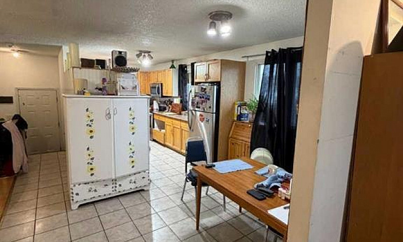 9835 96 Avenue Grand...