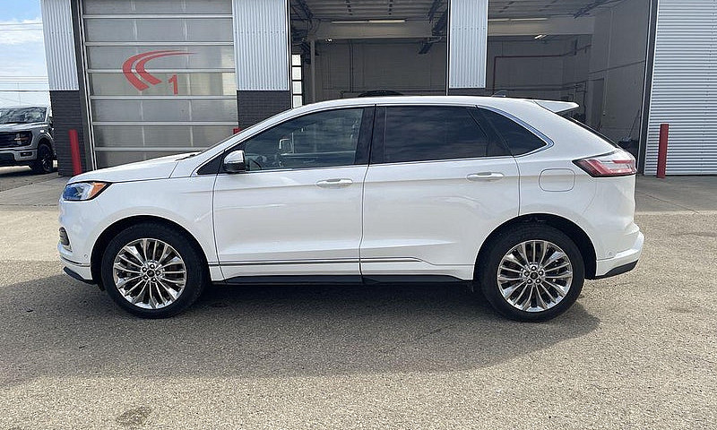 2022 Ford Edge Titan...