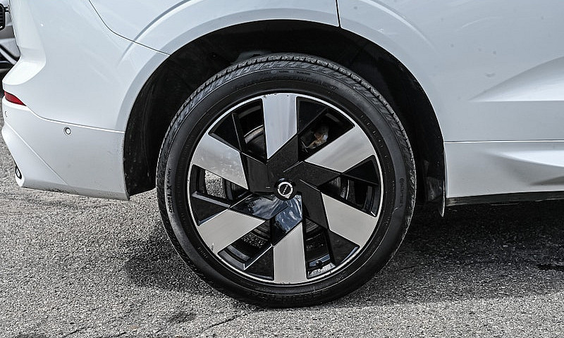 2025 Volvo Xc60 Plug...