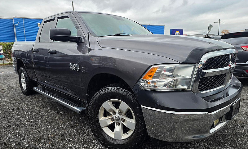 2017 Ram 1500 4X4 V6...