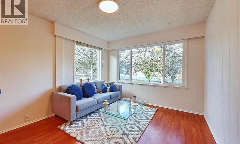 1336 E 11 Avenue Van...