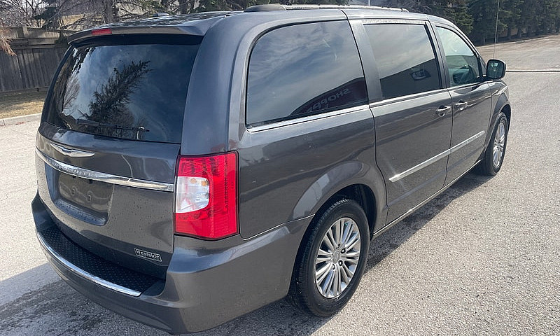 2015 Chrysler Town &...