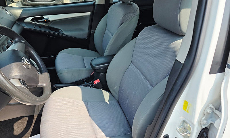 2011 Toyota Matrix A...