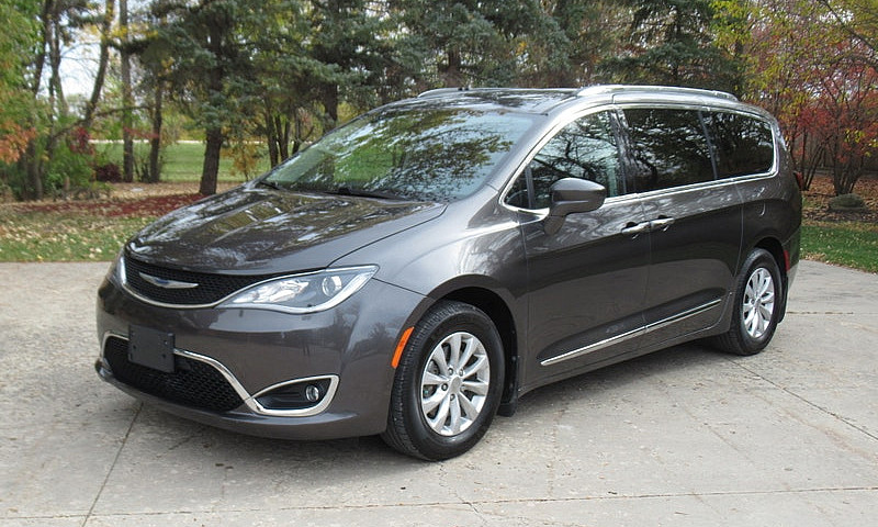 2019 Chrysler Pacifi...