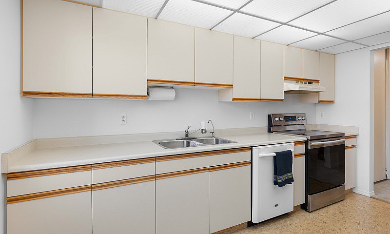 1550 Sqft Condo In T...
