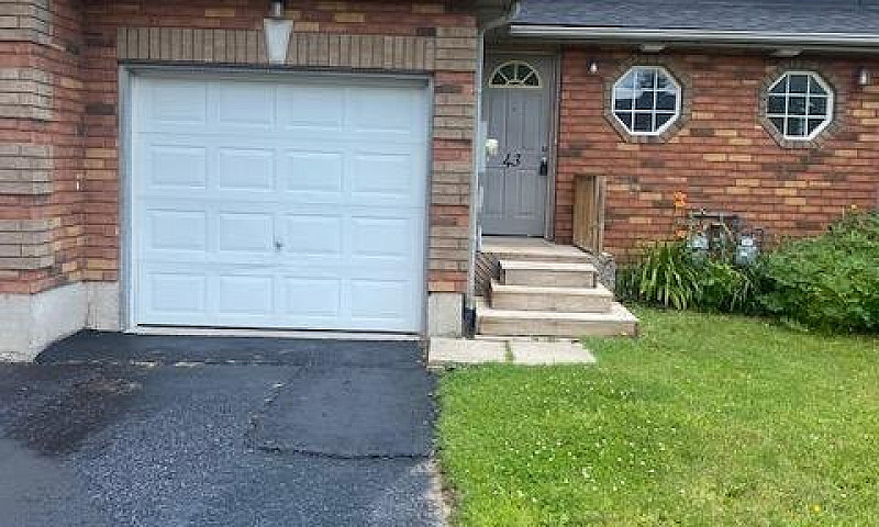 3 Bedroom Barrie T/H...
