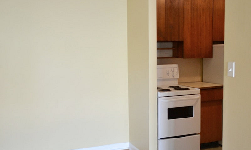 Spacious 1 Bdrm Near...