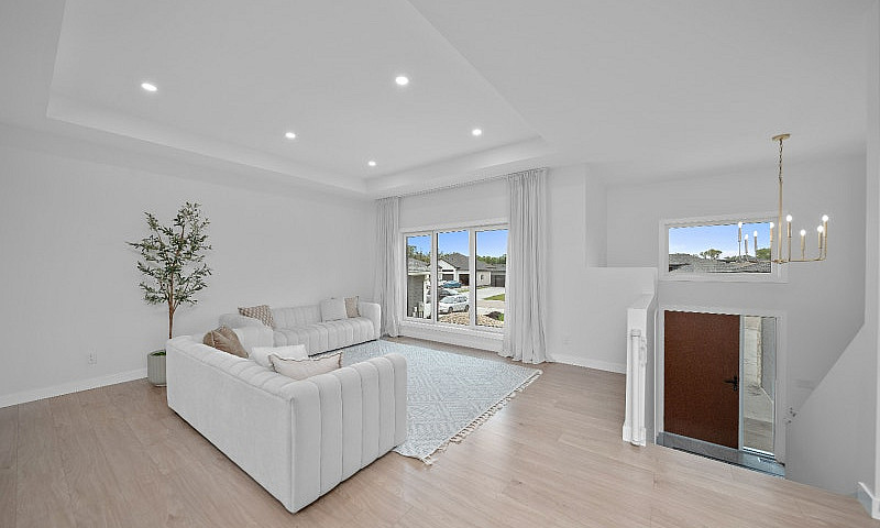 Stunning 5 Bed, 3 Ba...