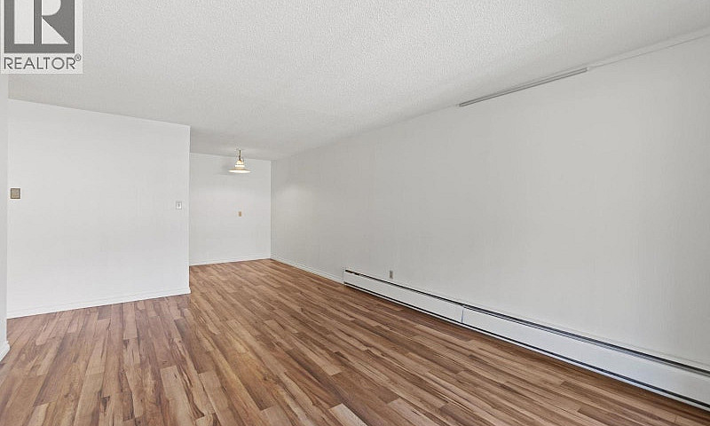 315 310 W 3Rd Street...