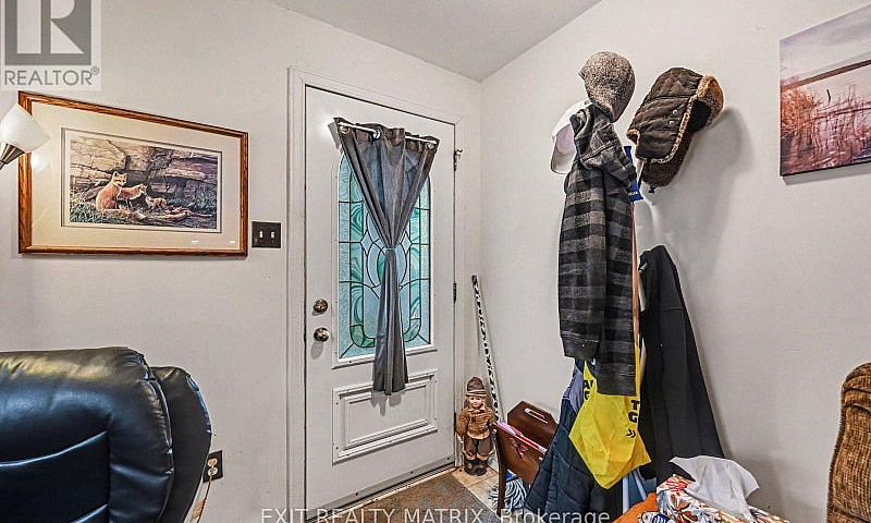 14 Gibson Lane South...