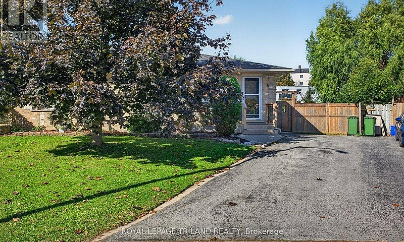 32 Sanders Court St....