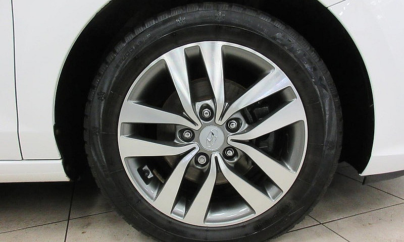Hyundai Elantra Gt 2...