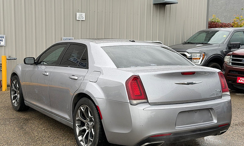 2017 Chrysler 300 4D...