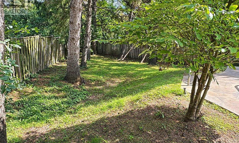 35 Tofino Crescent T...