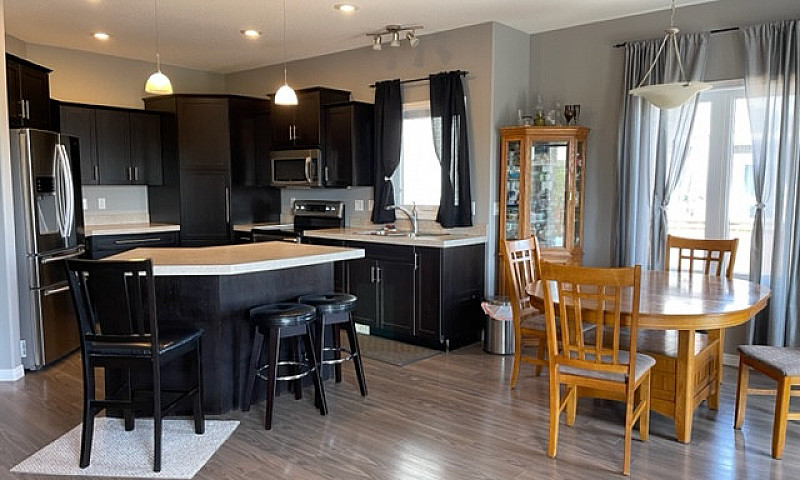 Lovely 3 Bed Home In...