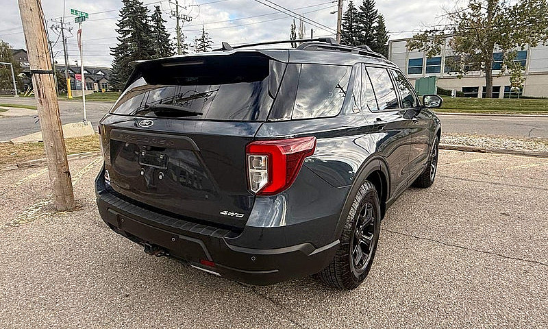 2022 Ford Explorer T...