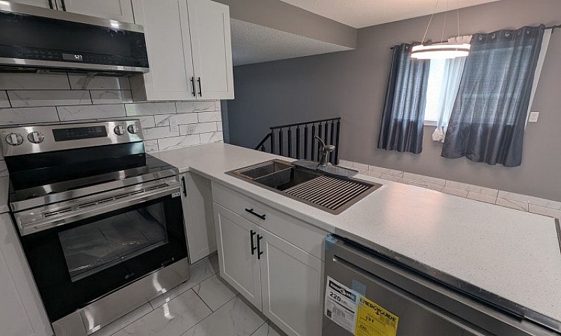 Fully Renovated. Mai...