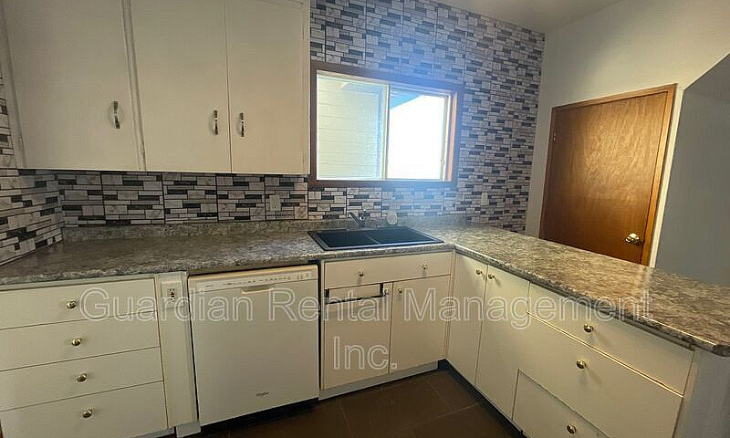 Bright & Spacious 4-...