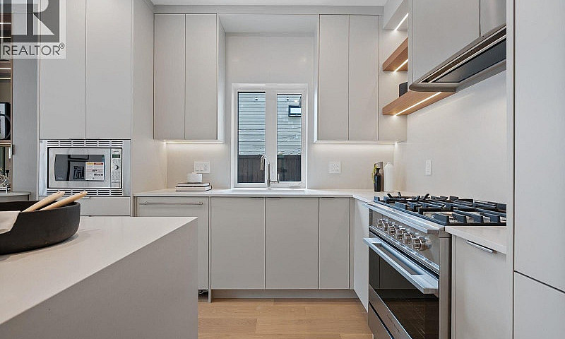 2 2211 William Stree...