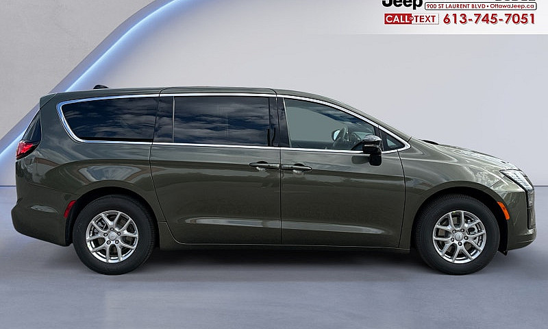 2027 Chrysler Pacifi...