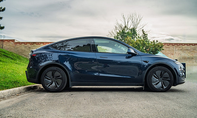 2026 Tesla Model Y L...