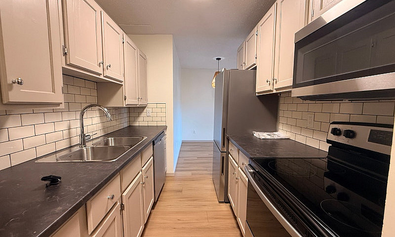 Renovated 2 Bedroom ...