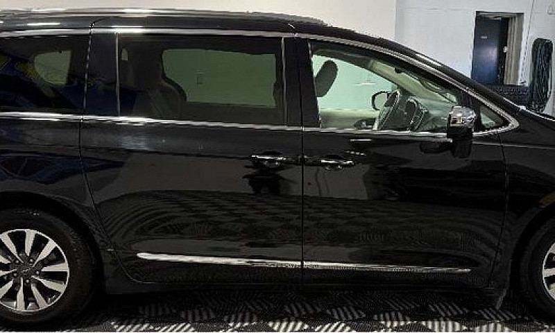 2021 Chrysler Pacifi...