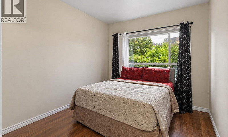 102 2109 Rowland Str...