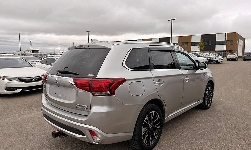 2018 Mitsubishi Outl...